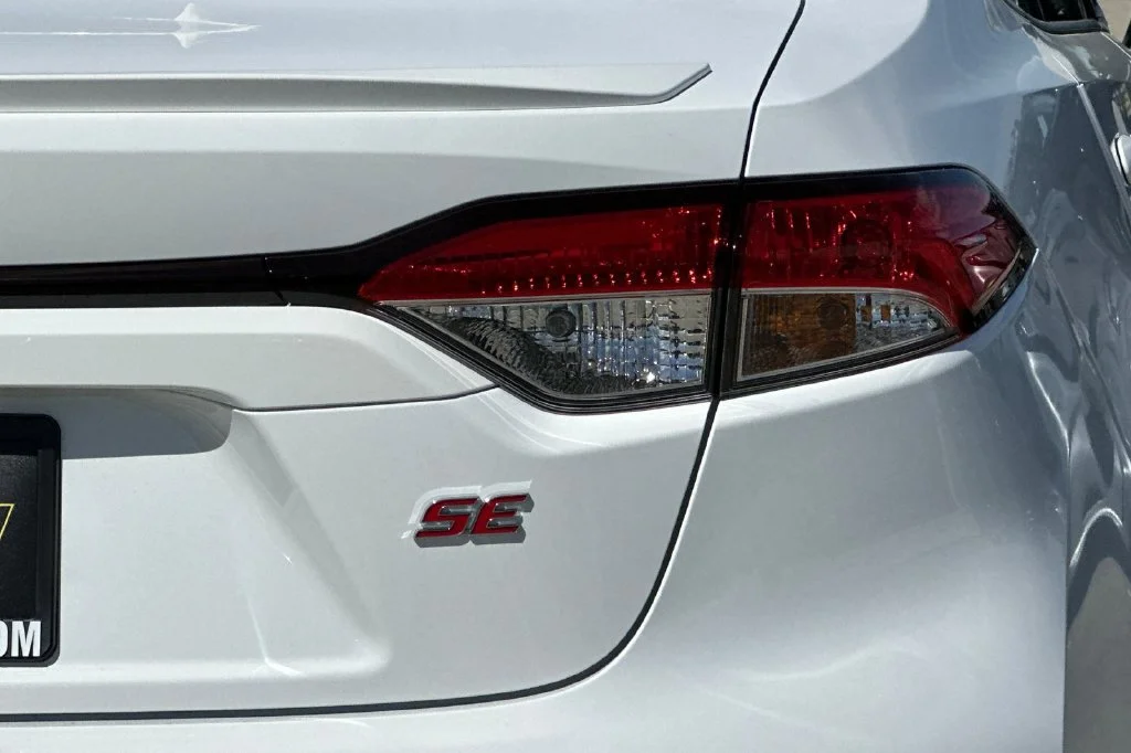 New 2027 Ice Cap Toyota  SE image 30