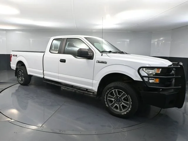 Used 2016 White Ford XL image 1