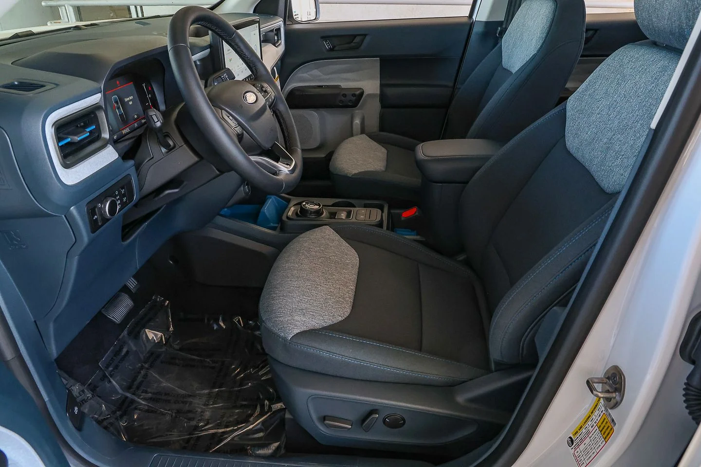New 2026 Oxford White Ford XLT image 11