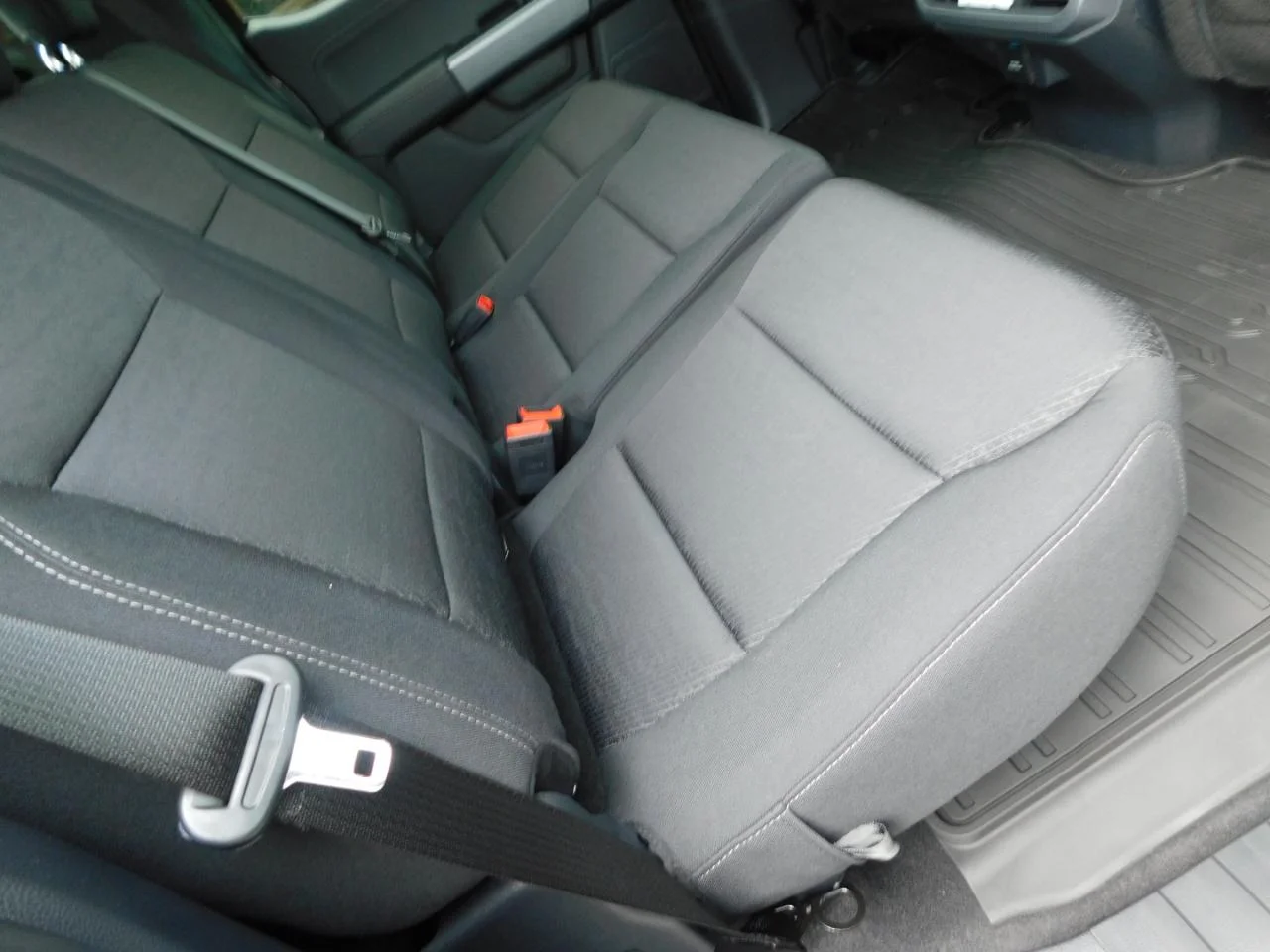 New 2026 Carbonized Gray Metallic Ford XLT image 17