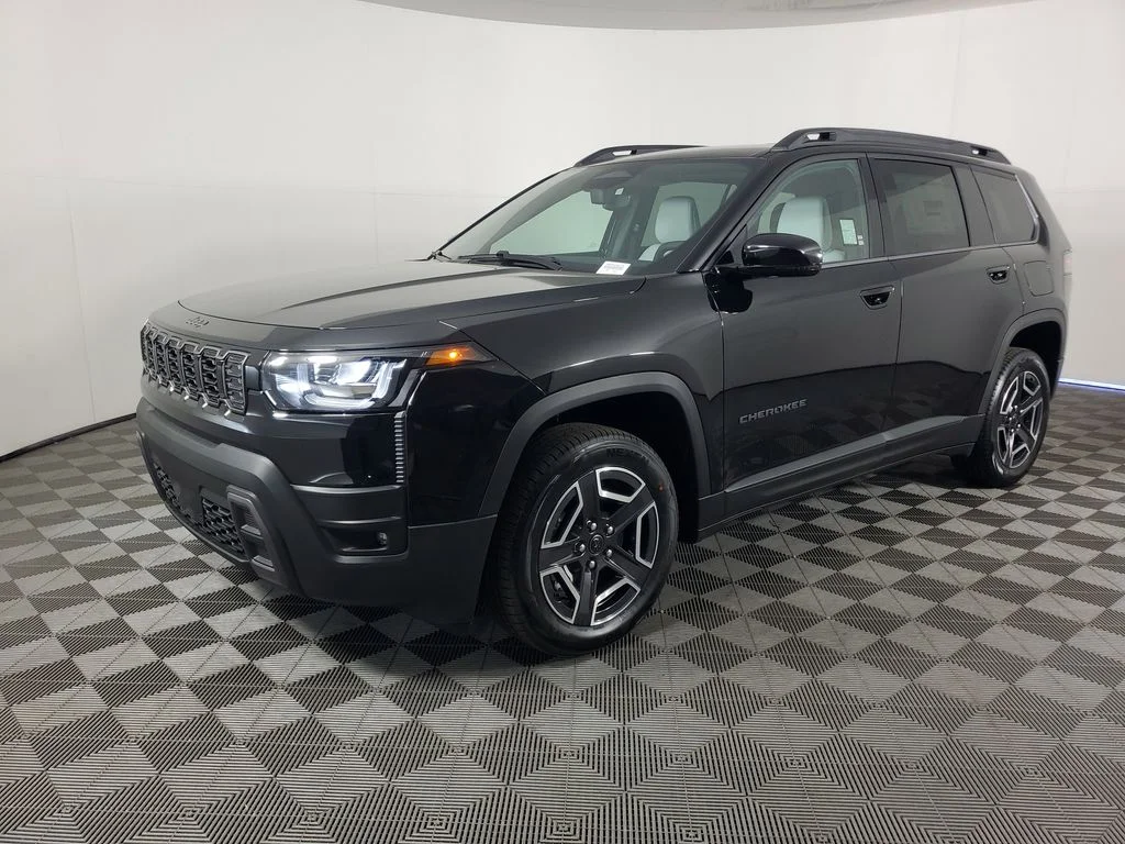 New 2026 Diamond Black Crystal Pearl-Coat Exterior Paint Jeep Limited image 8