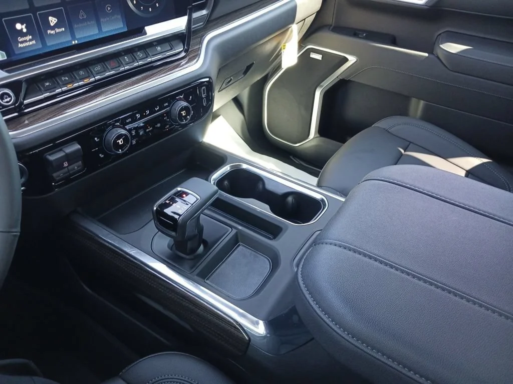 Used 2025 Summit White Chevrolet RST image 27