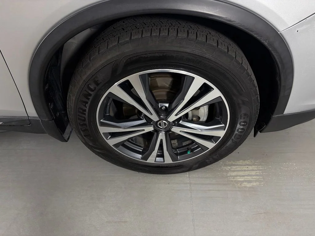 Used 2018 Silver Nissan Hybrid SL image 10