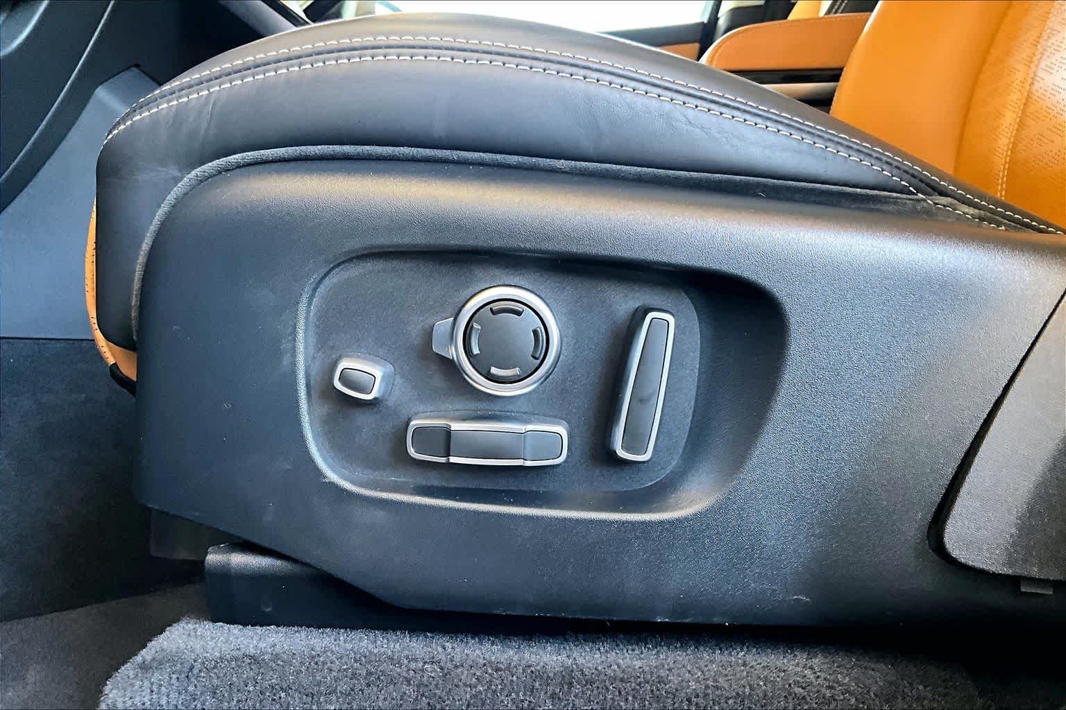 Used 2019 Kaikoura Stone Metallic Land Rover S image 36