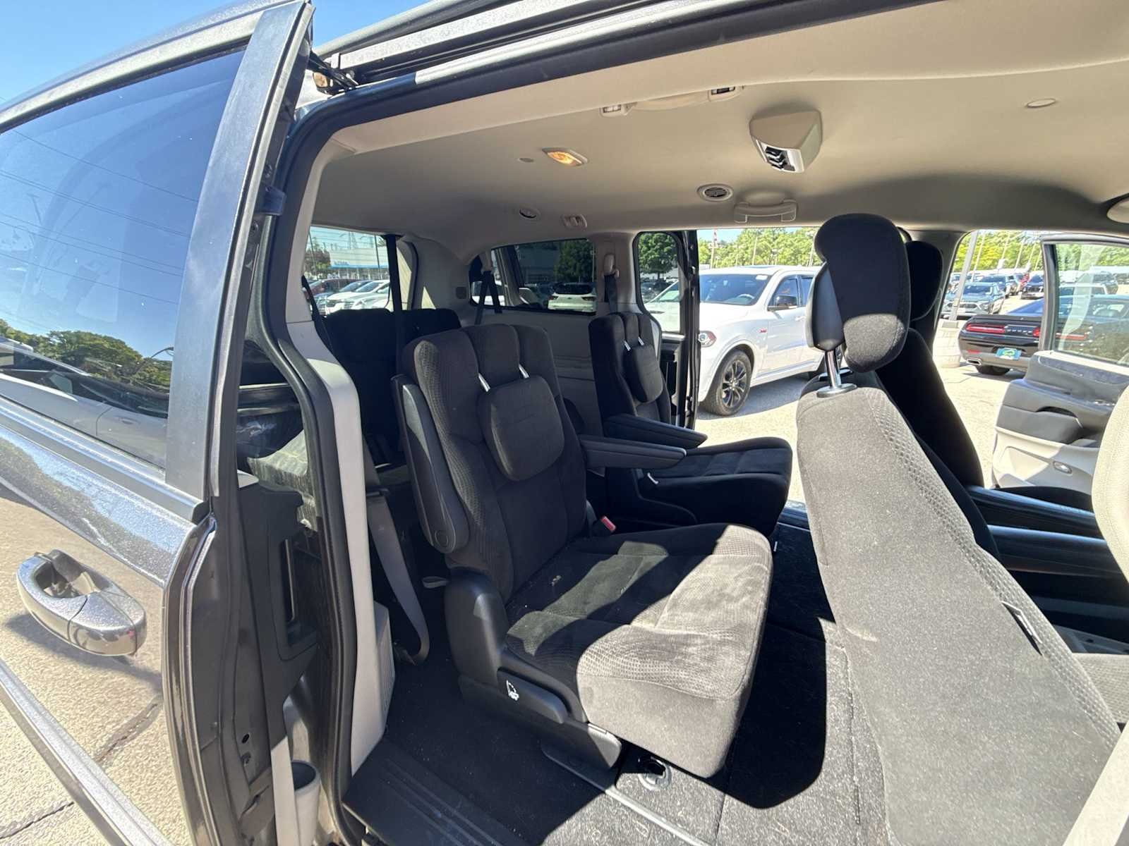2016 Dodge Grand Caravan SE - Photo 23