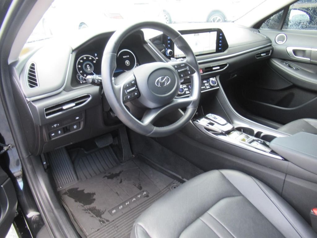 Used 2022 Black Hyundai Limited image 15