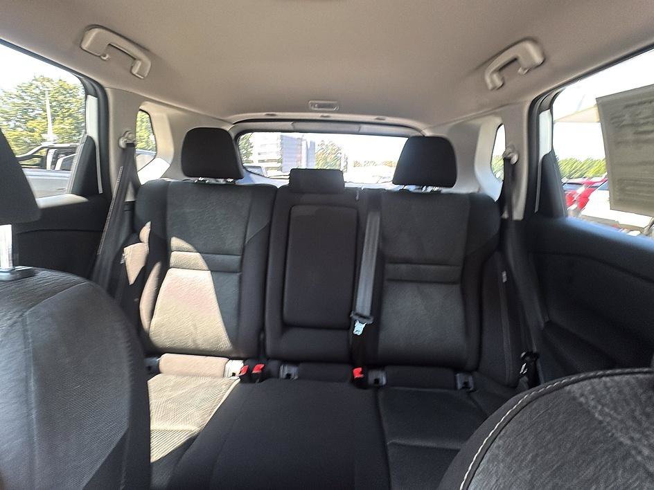 Used 2025 Everest White Pearl Nissan SV image 33
