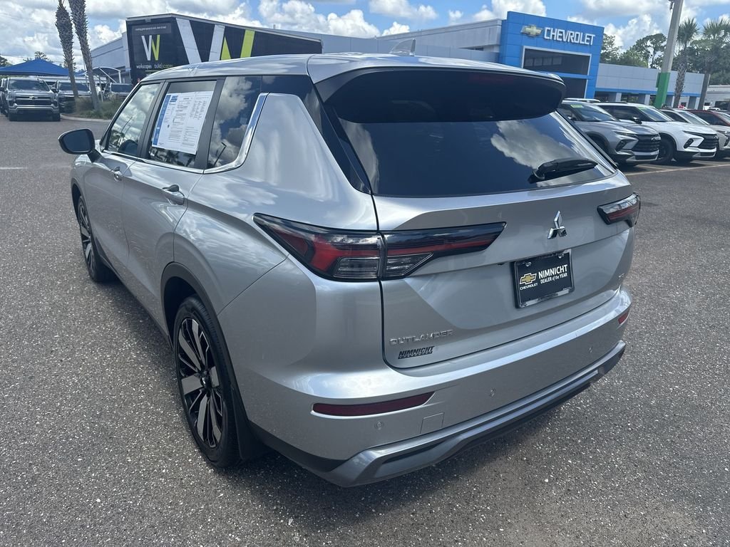 Used 2025 Silver Mitsubishi SE image 14