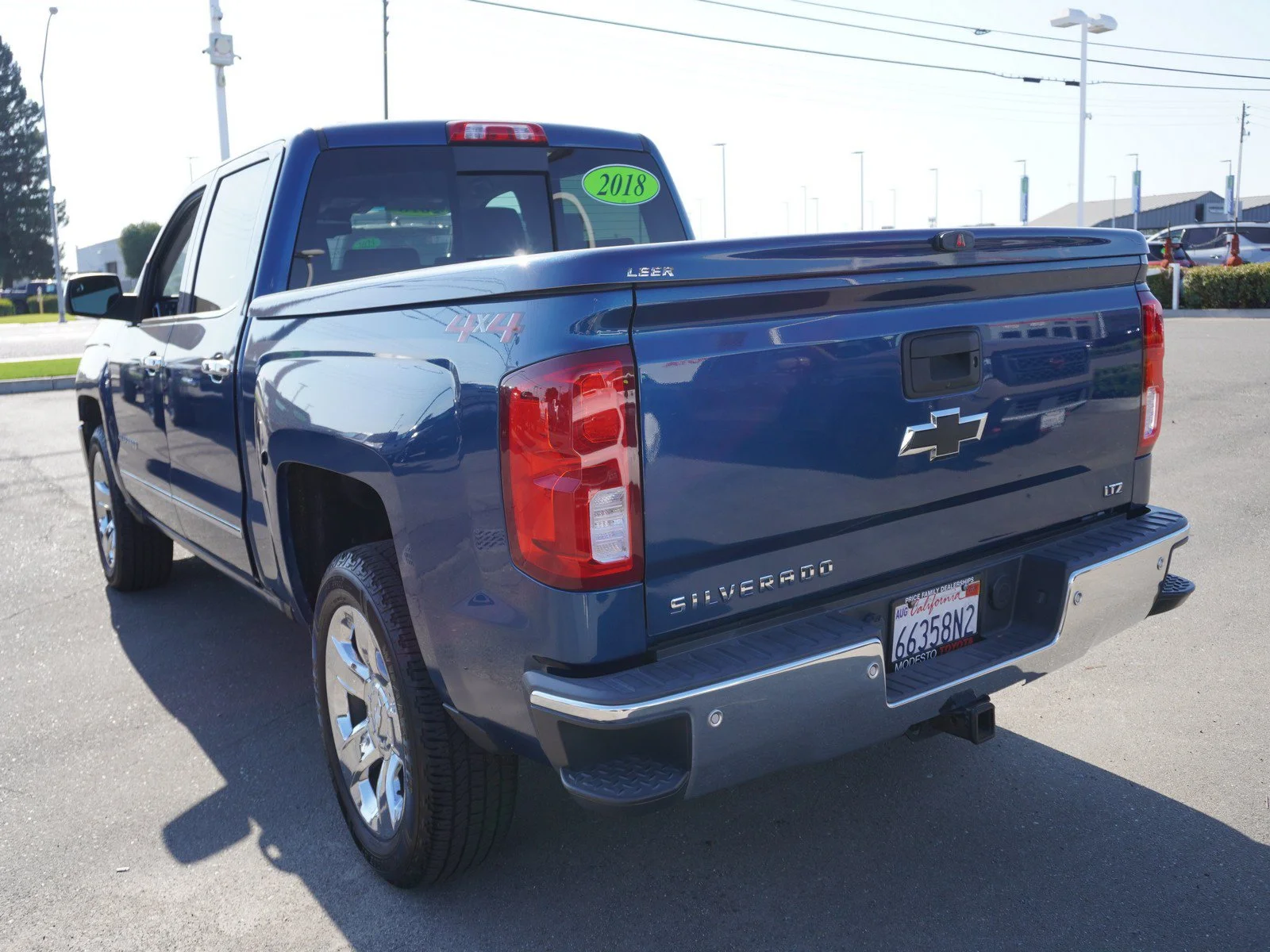 Used 2018 Deep Ocean Blue Metallic Chevrolet LTZ image 10