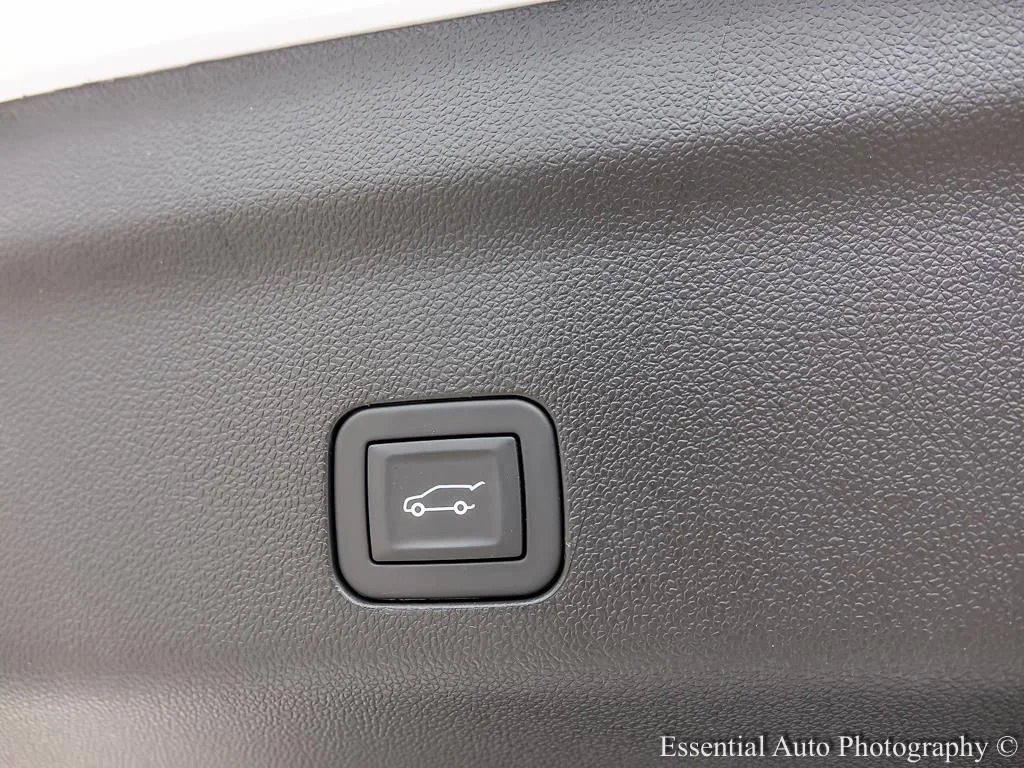 2026 GMC Yukon Denali - Photo 24