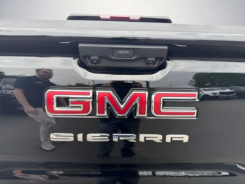 Used 2026 Onyx Black GMC Elevation image 32
