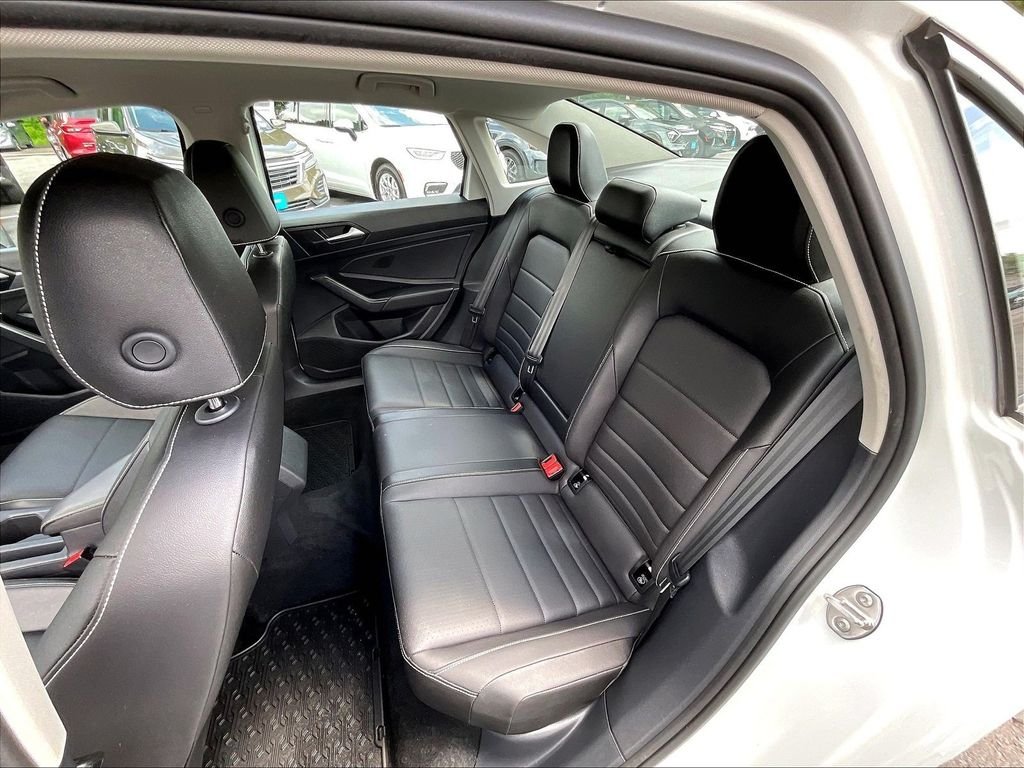 Used 2024 White Volkswagen 1.5T SE image 25