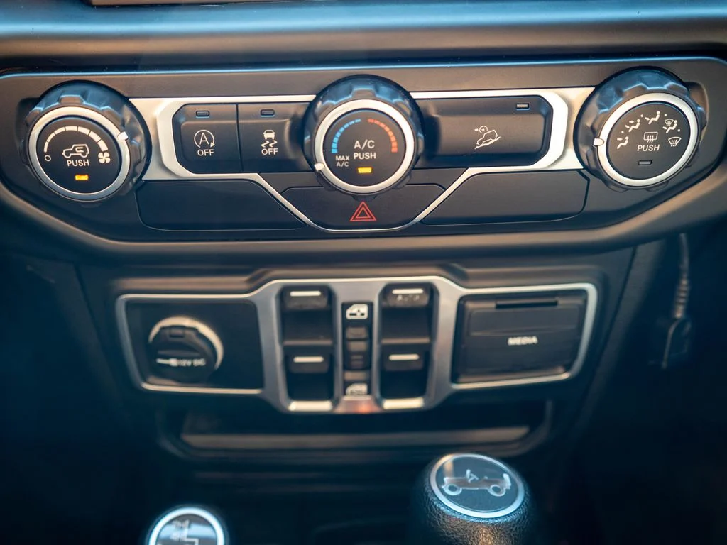 Used 2018 Orange Jeep Unlimited Sport S image 22