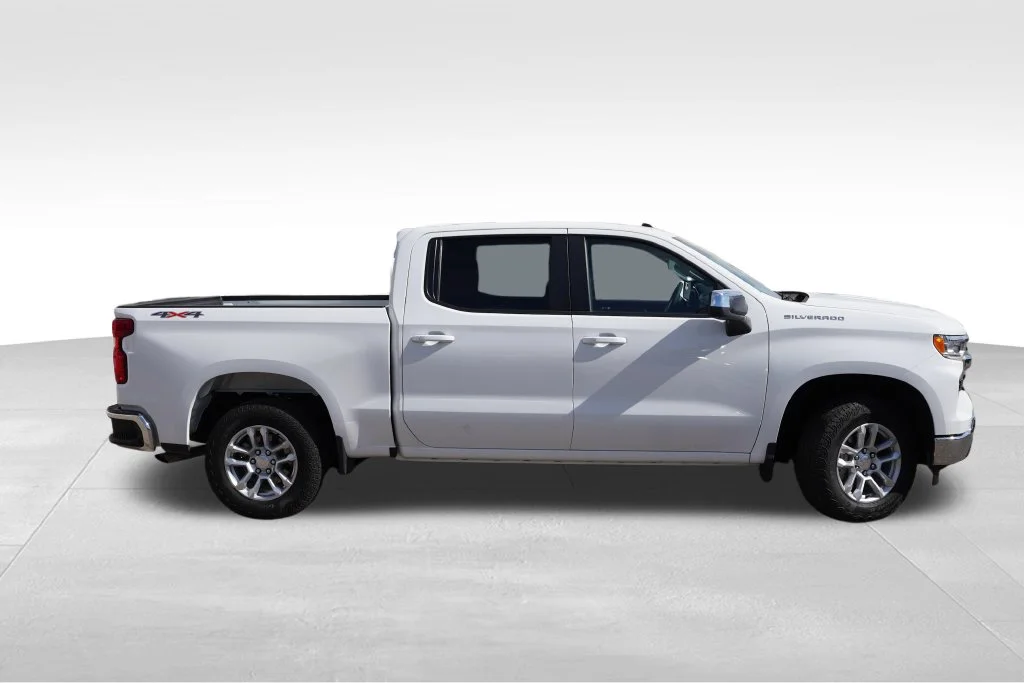 Used 2023 Summit White Chevrolet LT image 3