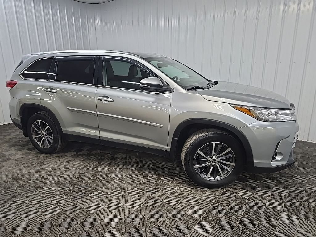 Used 2019 Silver Toyota XLE image 1