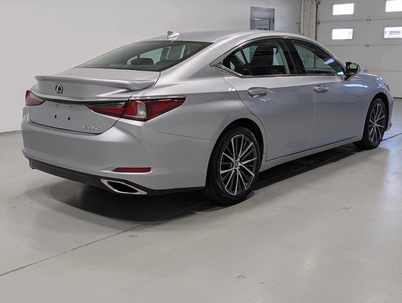 Used 2023 Iridium Lexus  image 8