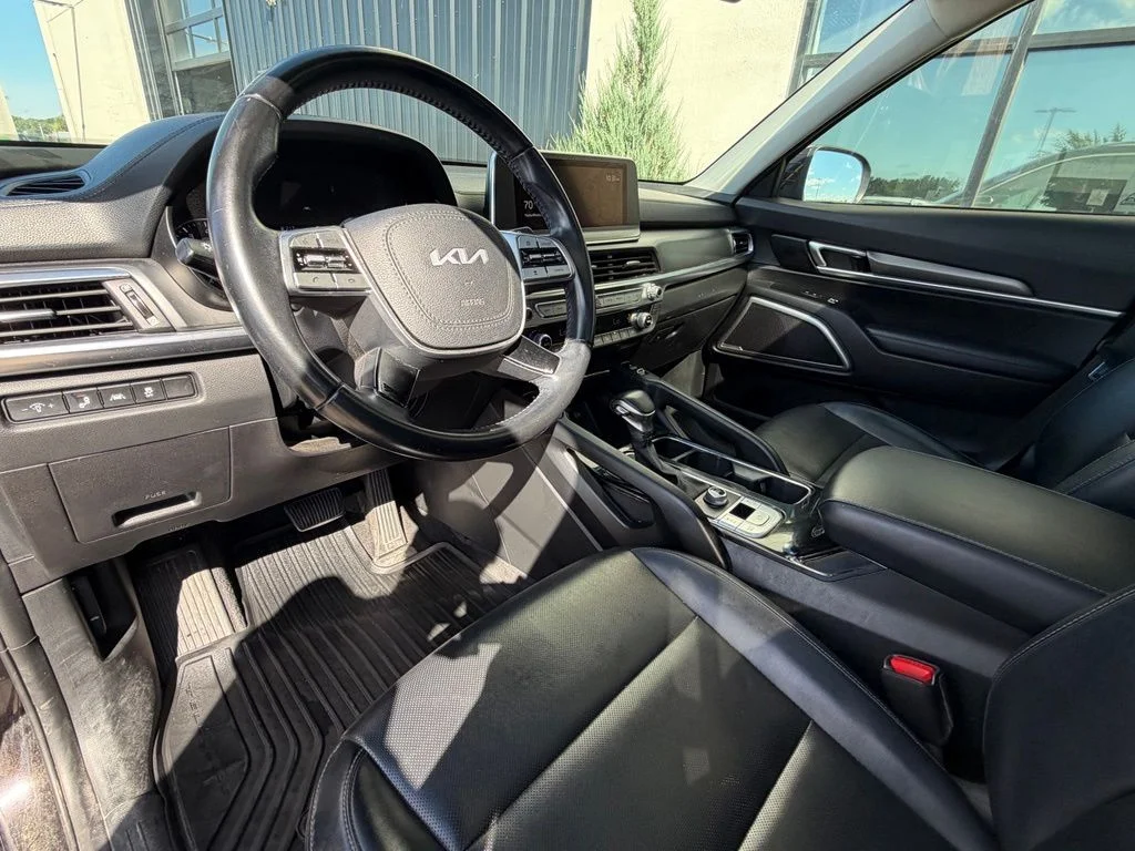 Used 2022 Black Kia S image 7