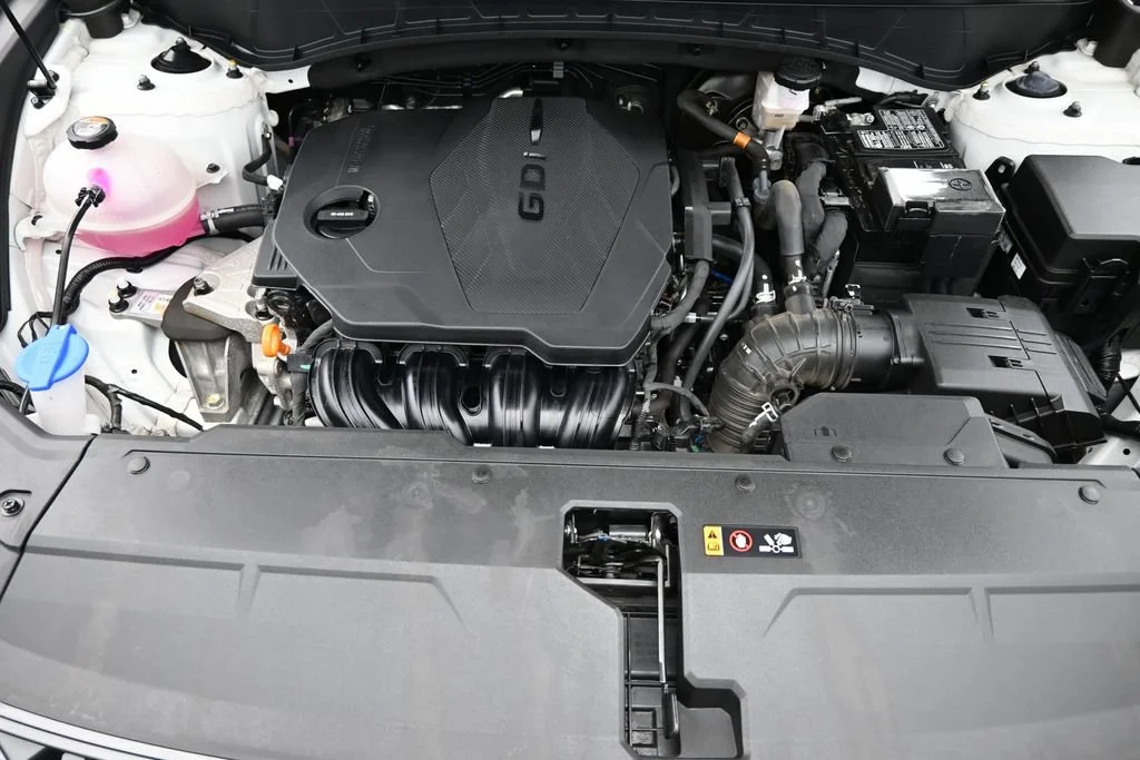 Used 2025 White Hyundai SEL image 18