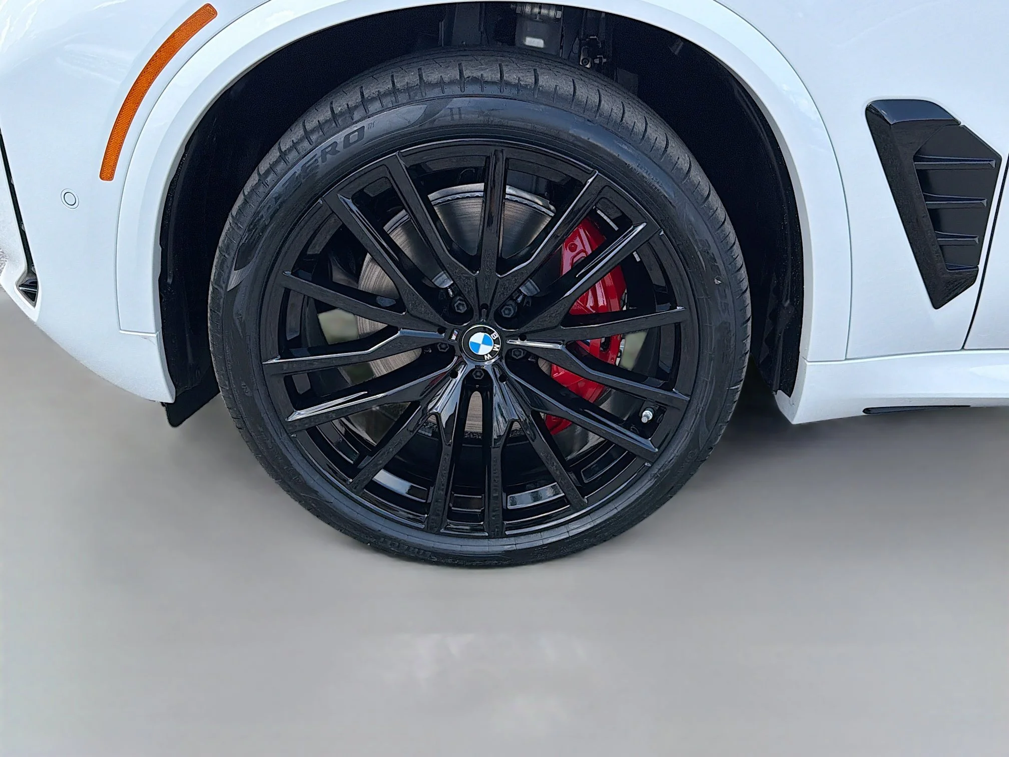 New 2026 Mineral White Metallic BMW xDrive40i image 40