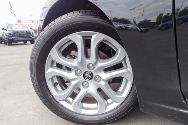 Certified Used 2017  Toyota Base image 12