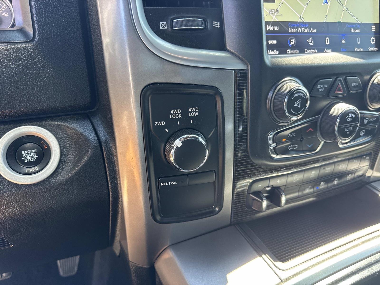 Used 2018 Bright White Clearcoat Ram Limited image 27