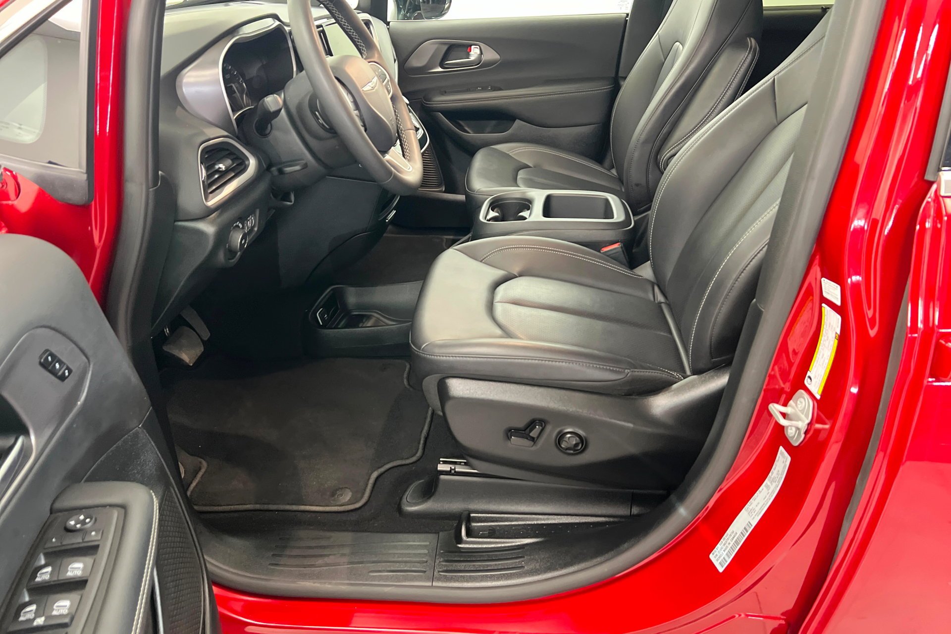 Certified Used 2026 Red Hot Pearlcoat Chrysler Select image 19