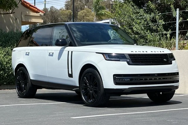 New 2026 Fuji White Land Rover SE image 7