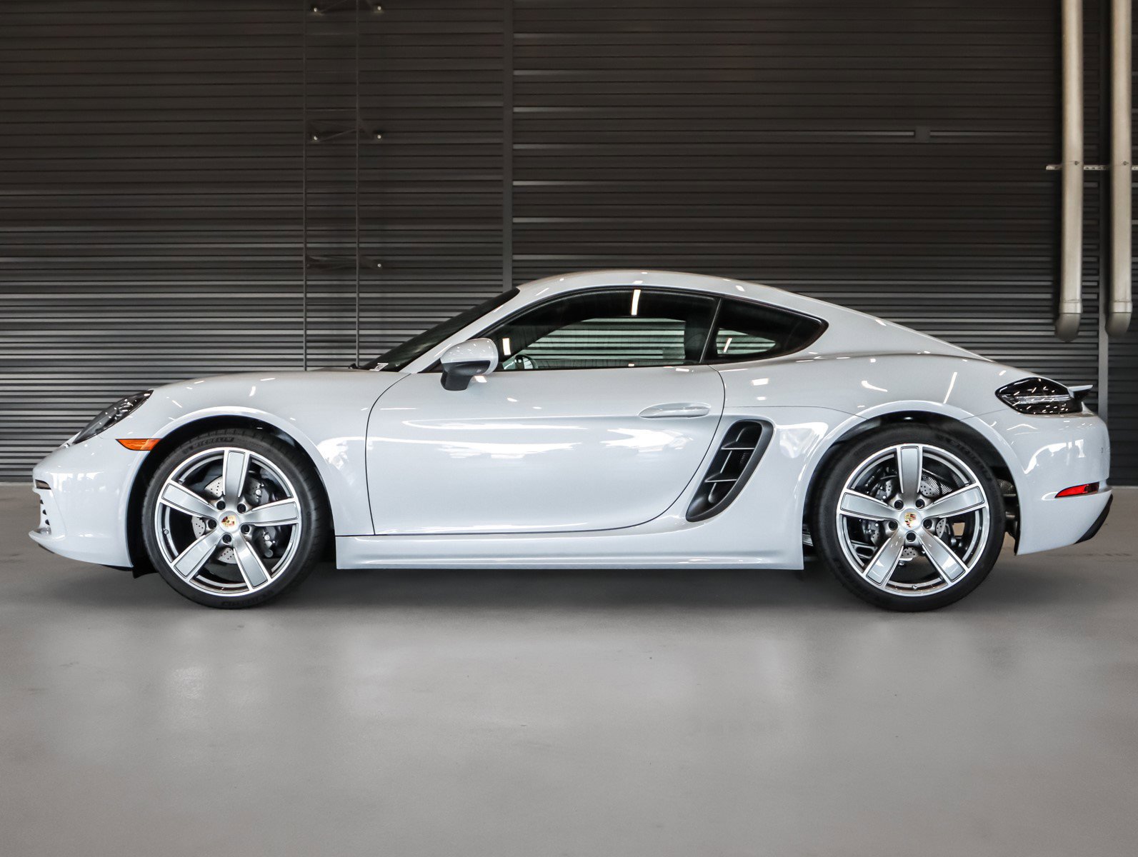 2025 Porsche 718 - Photo 2