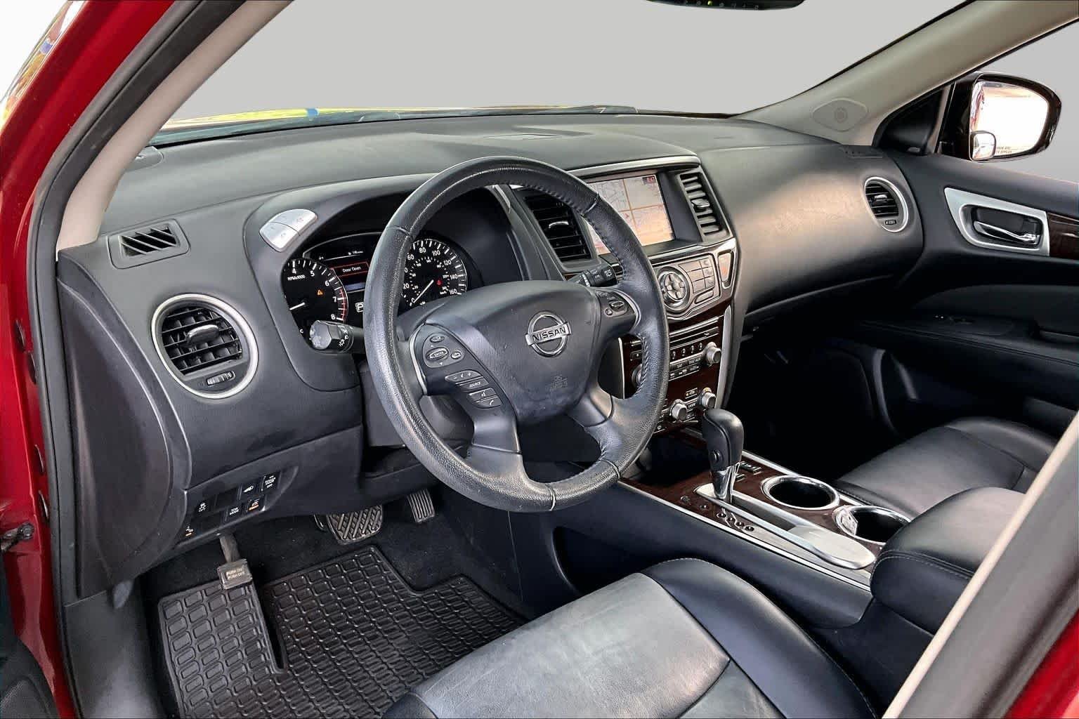 Used 2015 Cayenne Red Nissan SL image 17