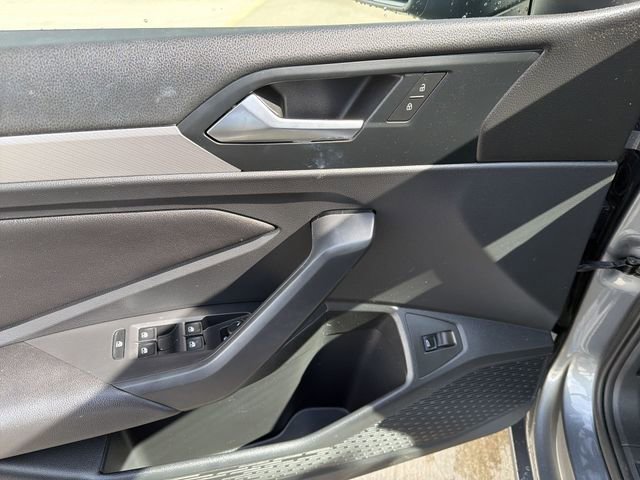 Used 2019  Volkswagen S image 15