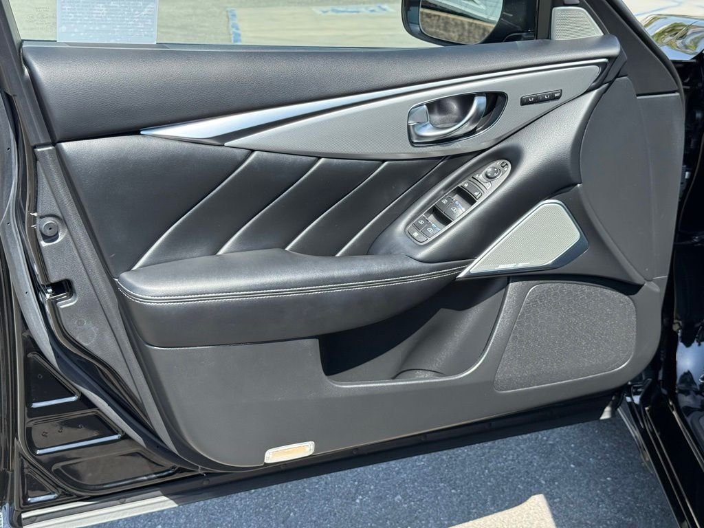 Certified Used 2023 Black Obsidian INFINITI LUXE image 15