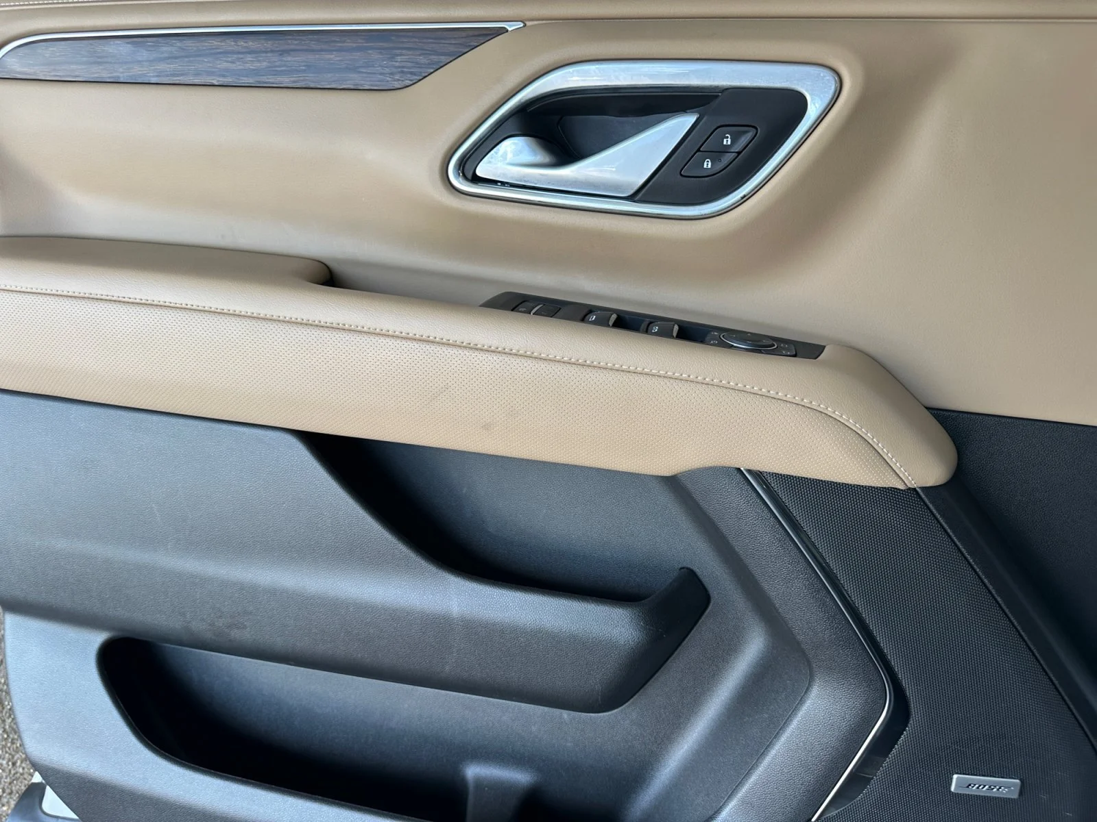 Used 2023 Iridescent Pearl Tricoat Chevrolet Premier image 30