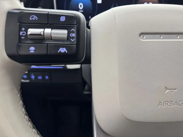 Used 2025 Shimmering Silver Pearl Hyundai Calligraphy image 24