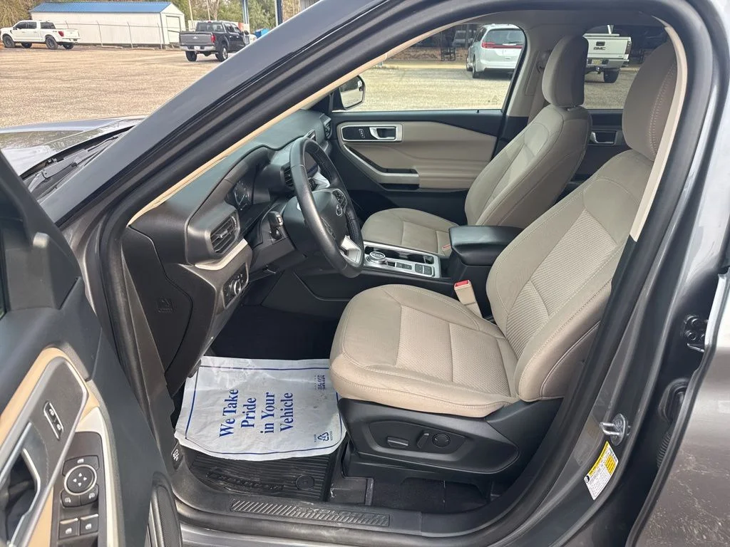 Used 2023 Gray Ford XLT image 3