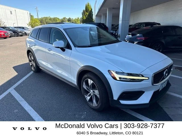 Used 2020 White Volvo T5 image 2