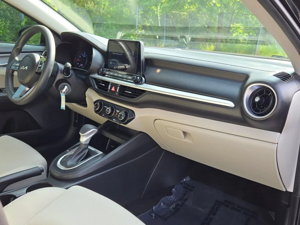 Used 2023 Black Kia LXS image 7