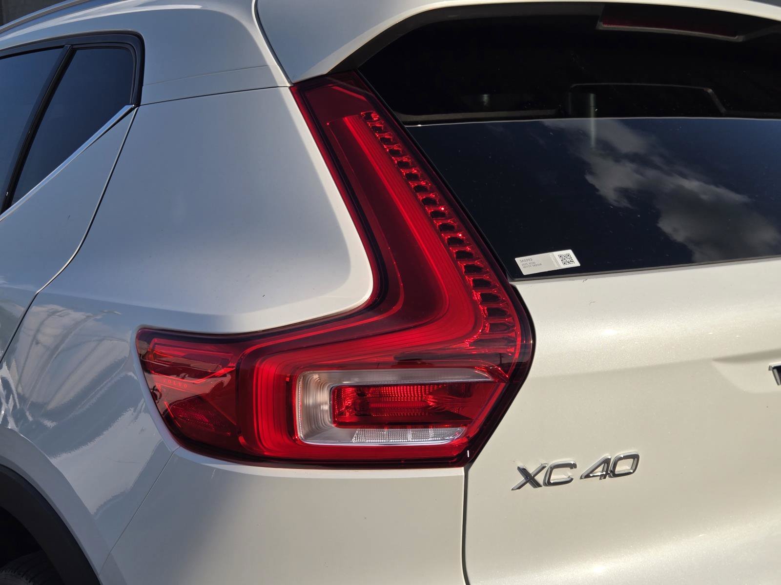2025 Volvo XC40 Core - Photo 10