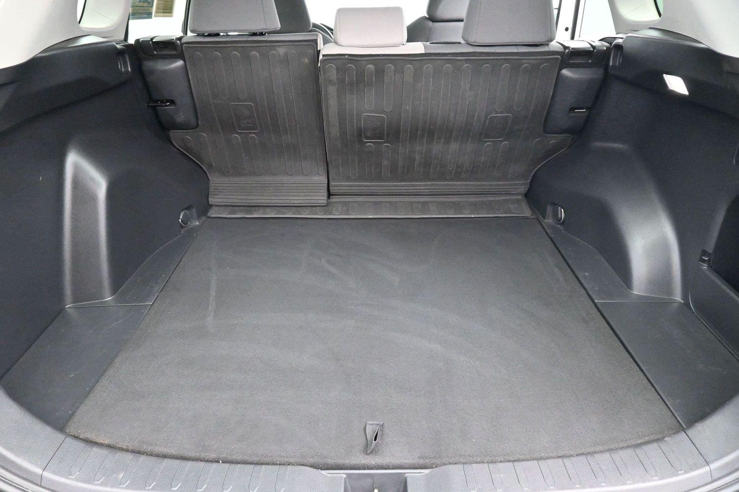 Used 2022 White Toyota XLE image 9