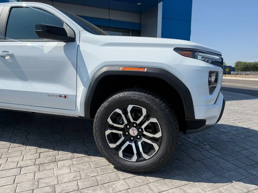 New 2026 Summit White GMC AT4 image 5