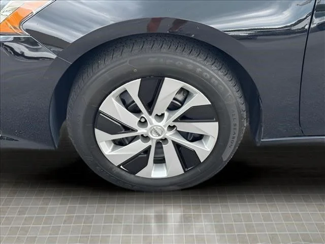 Used 2020 Black Nissan 2.5 S image 15