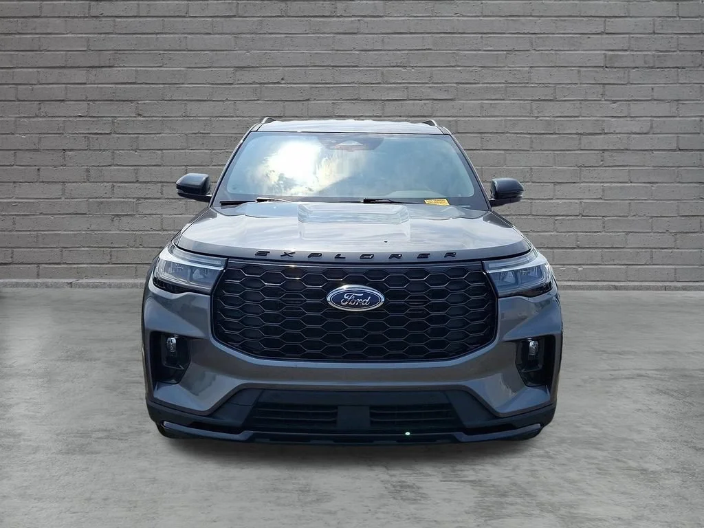 Used 2025 Carbonized Gray Ford ST-Line image 2