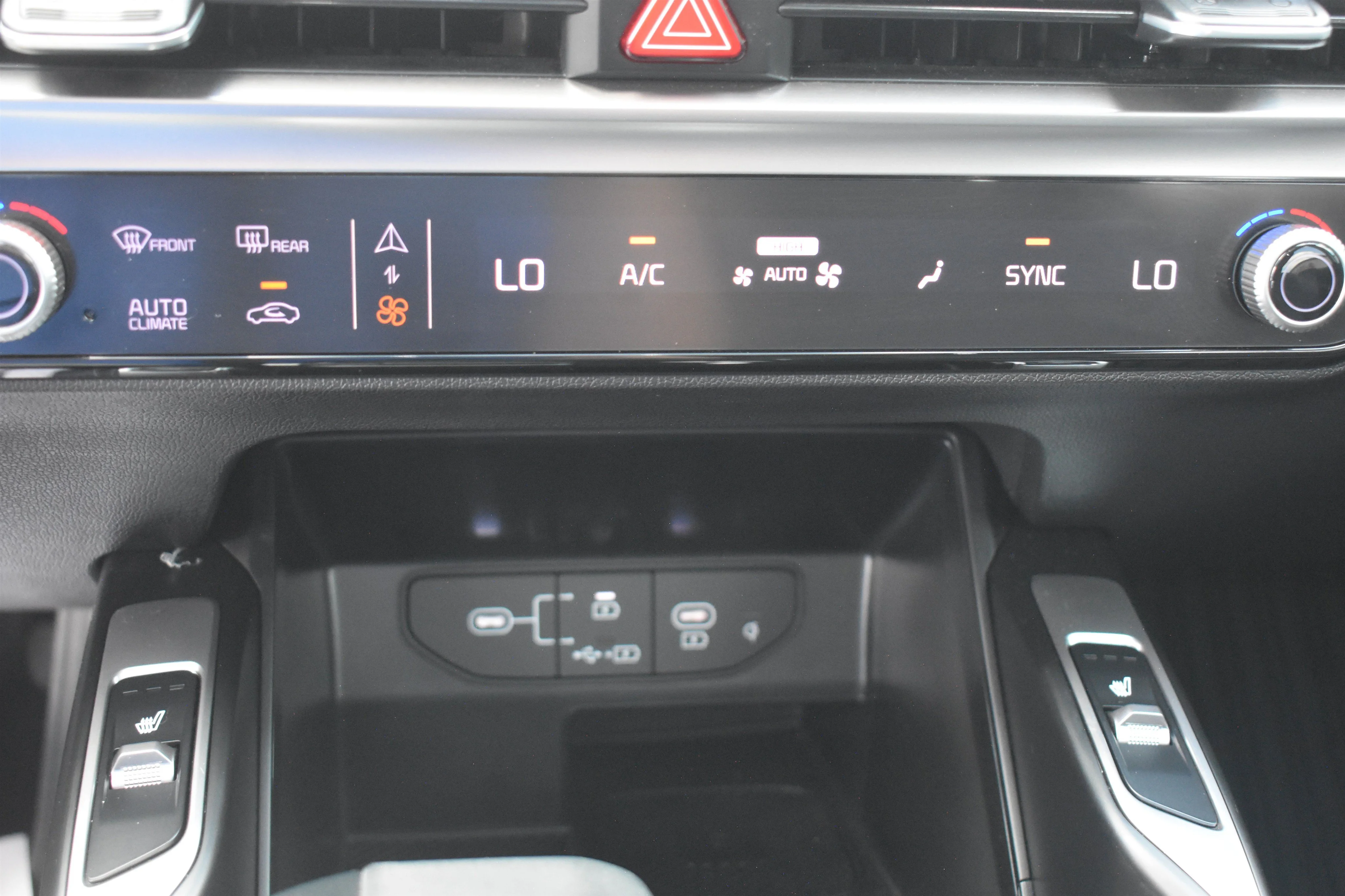 Used 2025 Everlasting Silver Kia S image 28