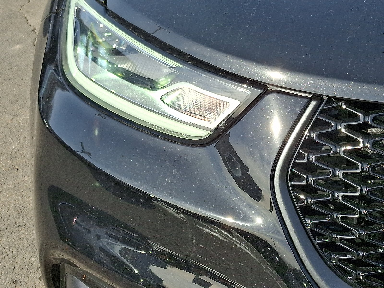 New 2026 Diamond Black Crystal Pearl-Coat Exterior Paint Chrysler Limited AWD image 9