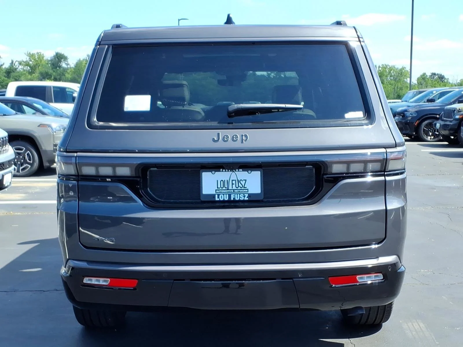 New 2026 Baltic-Gray Metallic Clear-Coat Exterior Paint Jeep Limited Reserve image 22