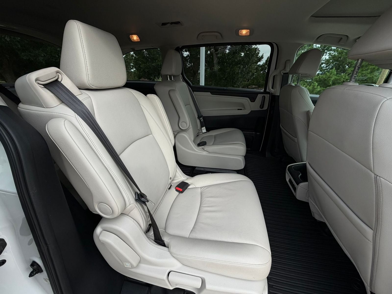 Certified Used 2025 Platinum White Pearl Honda EX-L image 25