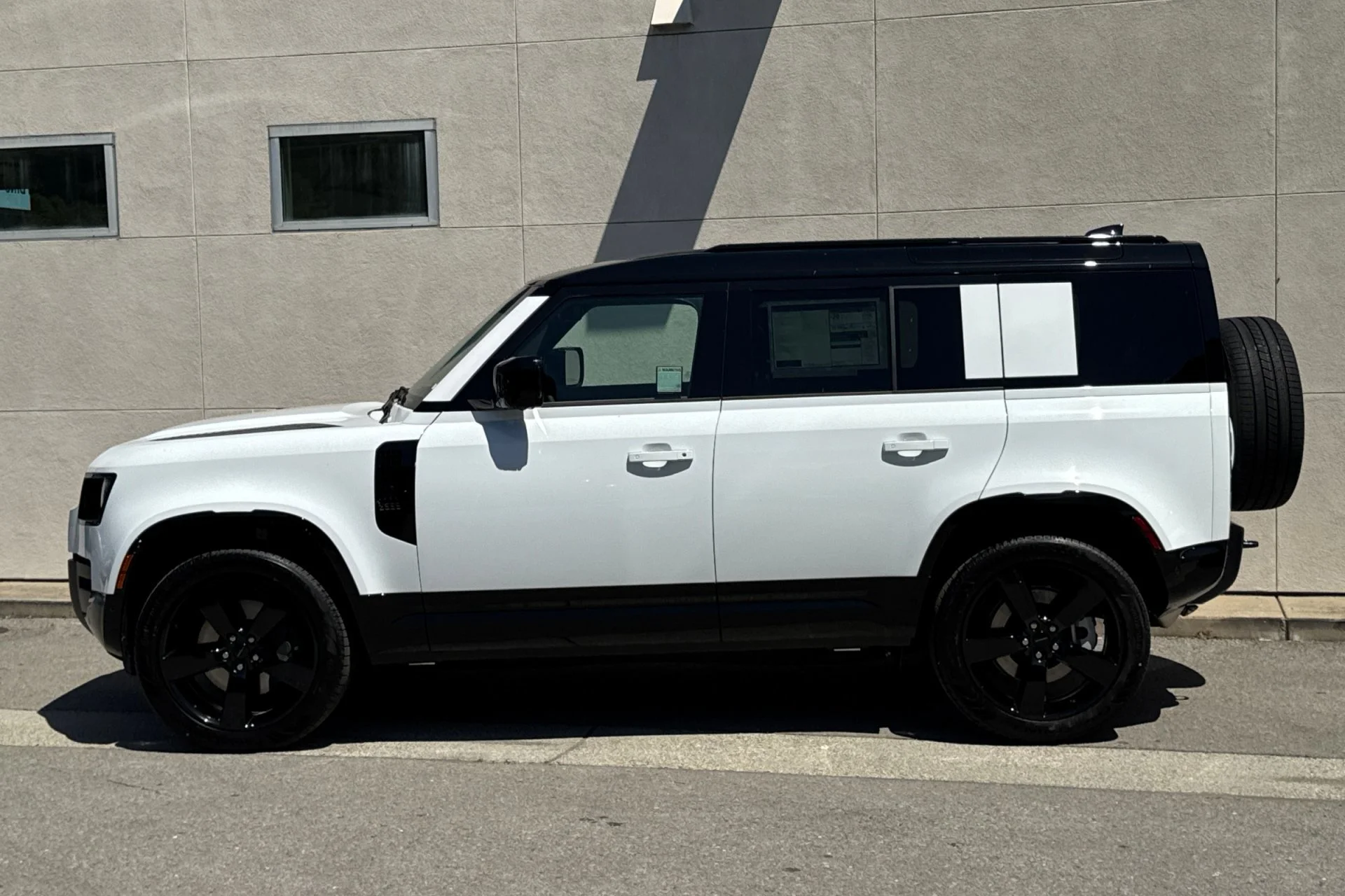 New 2026 FUJI WHITE Land Rover X-Dynamic SE image 5