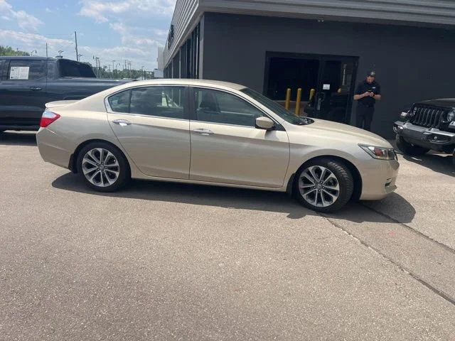 Used 2013 Champagne Frost Pearl Honda Sport image 2
