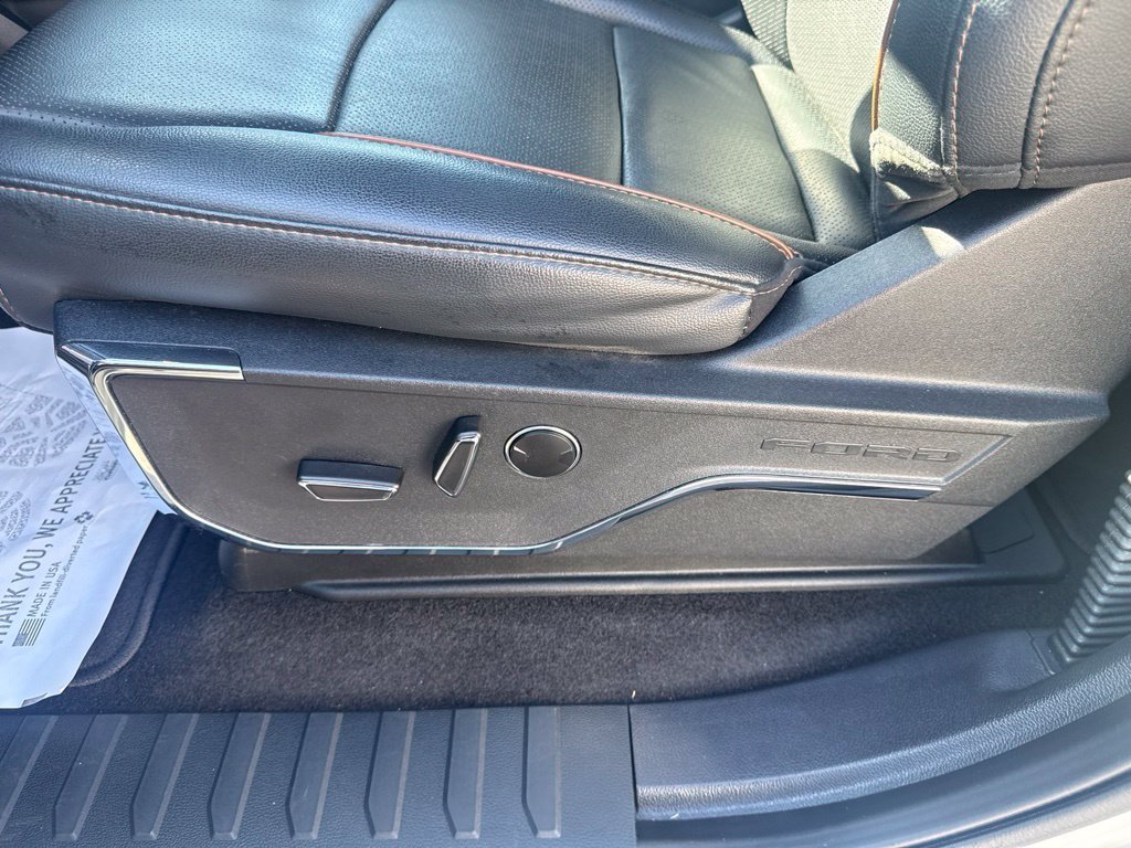 Used 2024  Ford Lariat image 65