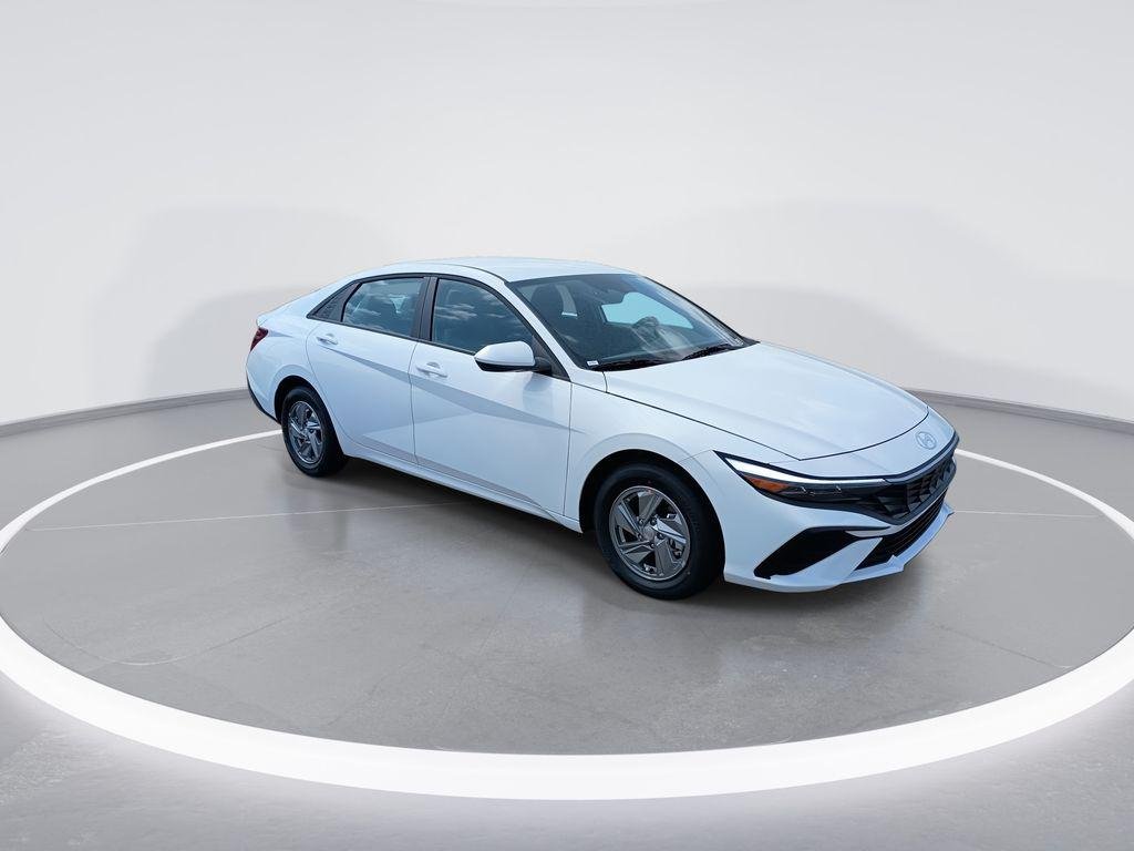 New 2026 White Hyundai SE image 2