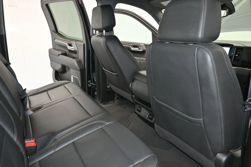 Used 2025 Silver GMC SLT image 10